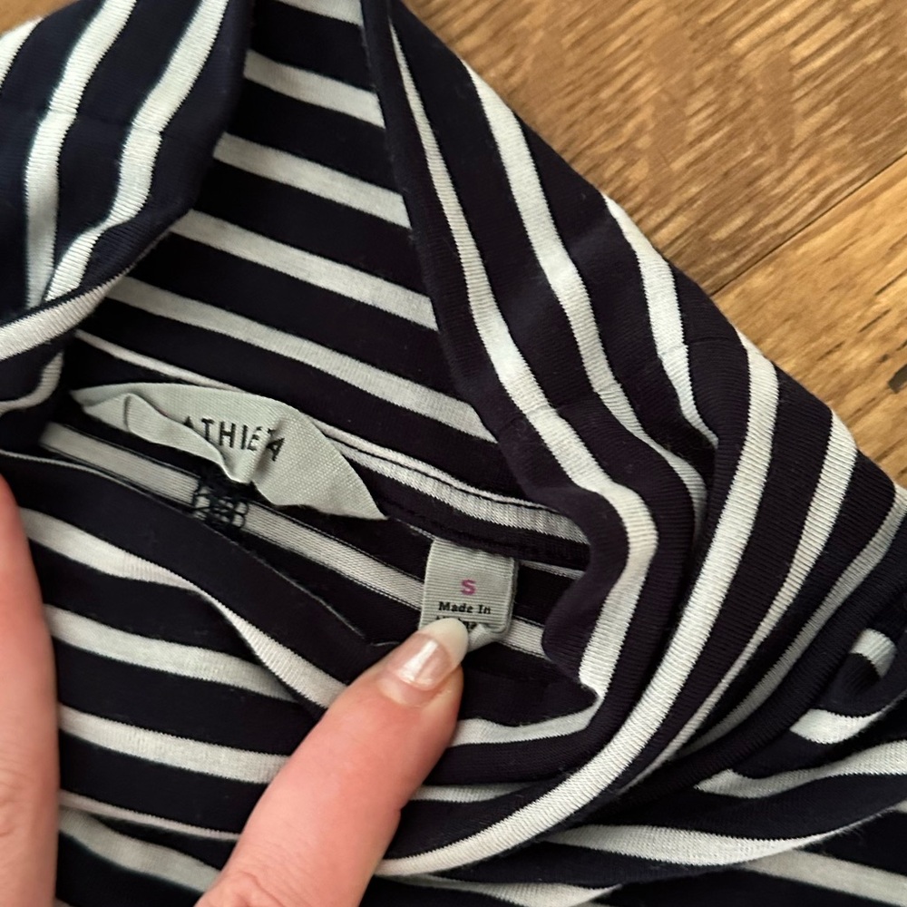 Athleta Mock Neck Navy Blue & White Striped Sleeveless Top Yoga Tank Tunic - Picture 5 of 5